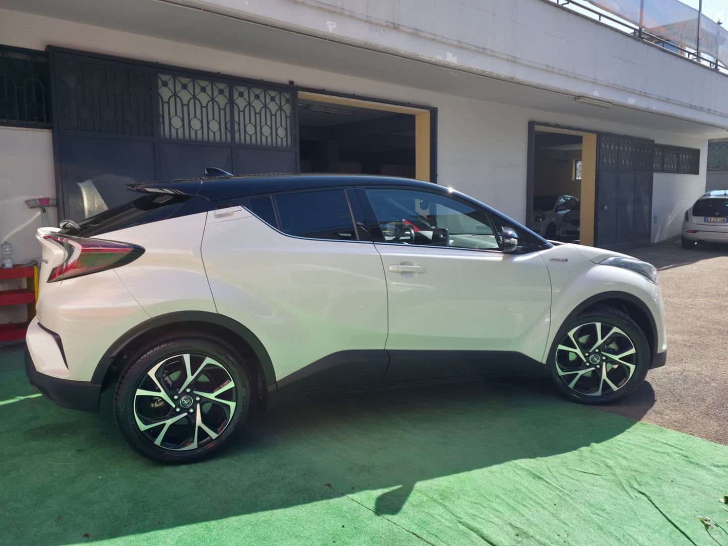 Toyota C-HR 1.8 Hybrid E-CVT Trend